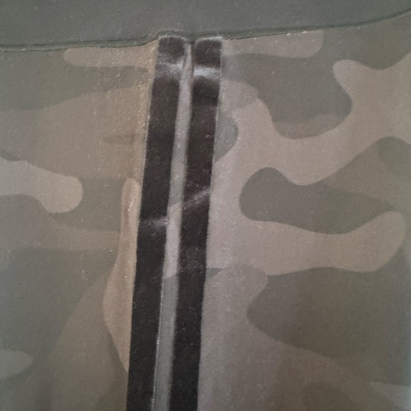 Ultracore Size Large came leggings with double velvet strip on sides - Picture 5 of 6